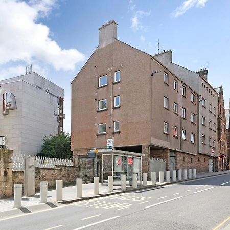 Joivy Contemporary Royal Mile Apartment With Balcony Edinburg Exteriör bild