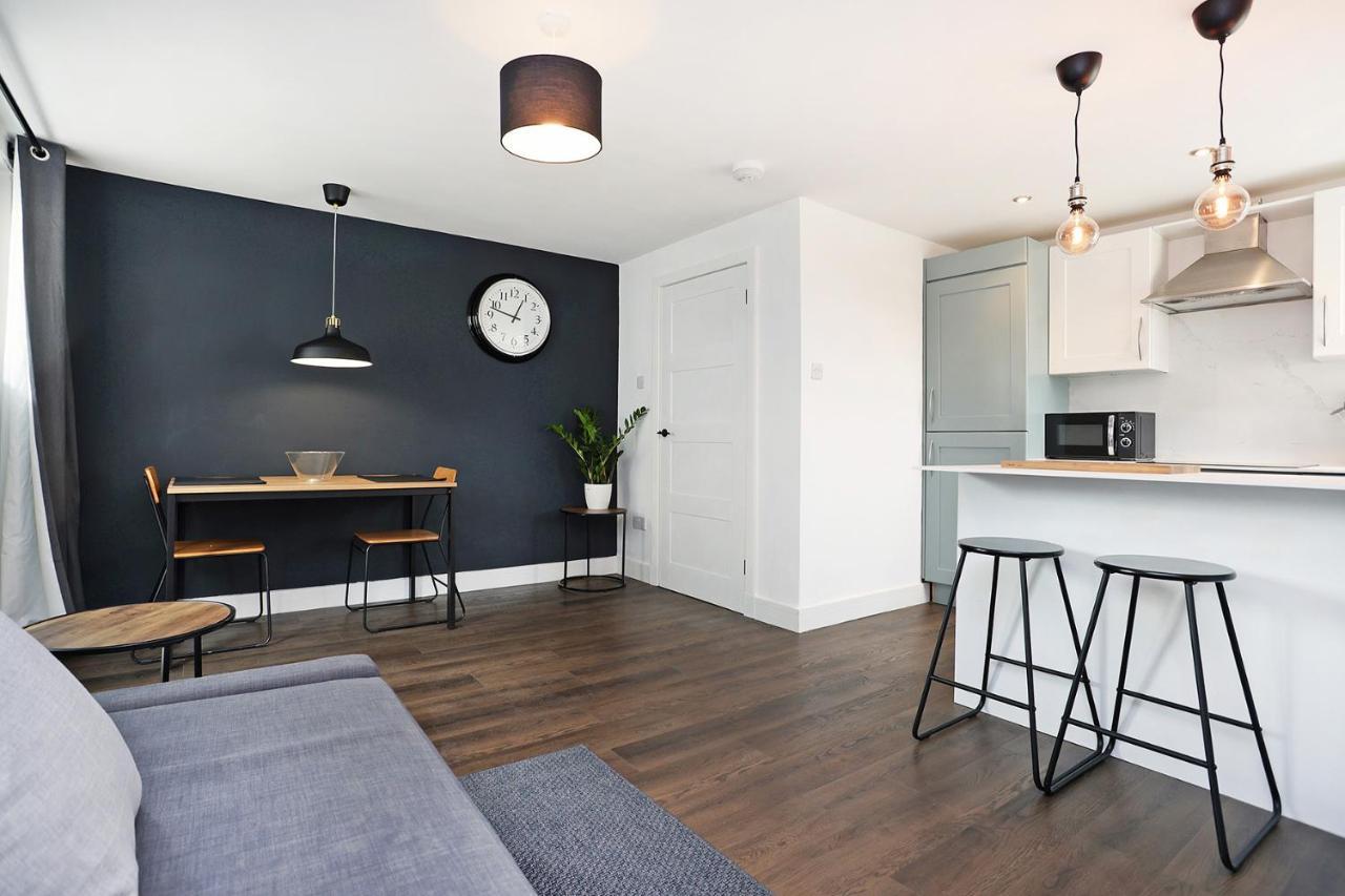 Joivy Contemporary Royal Mile Apartment With Balcony Edinburg Exteriör bild