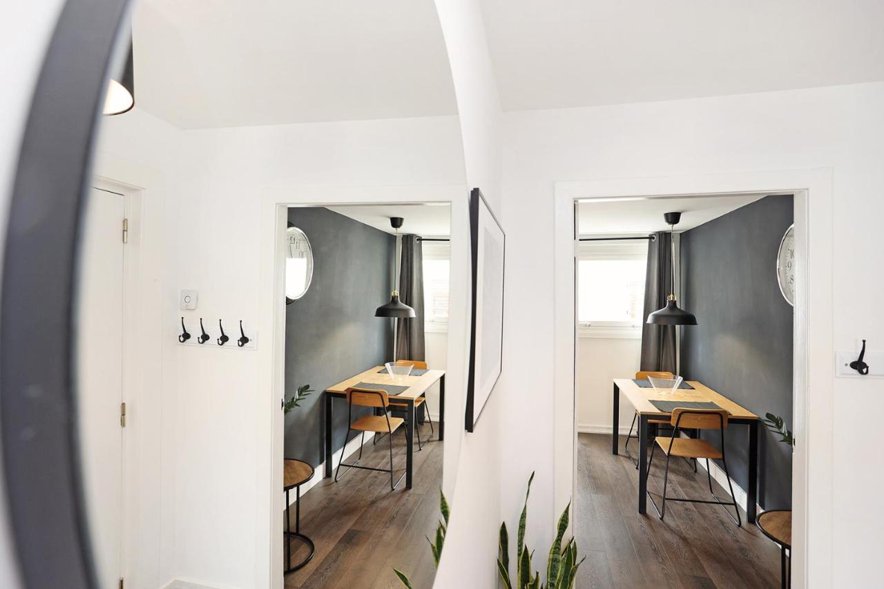 Joivy Contemporary Royal Mile Apartment With Balcony Edinburg Exteriör bild