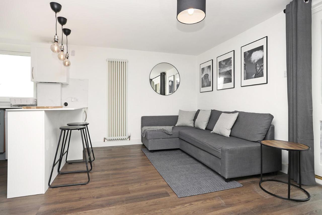 Joivy Contemporary Royal Mile Apartment With Balcony Edinburg Exteriör bild