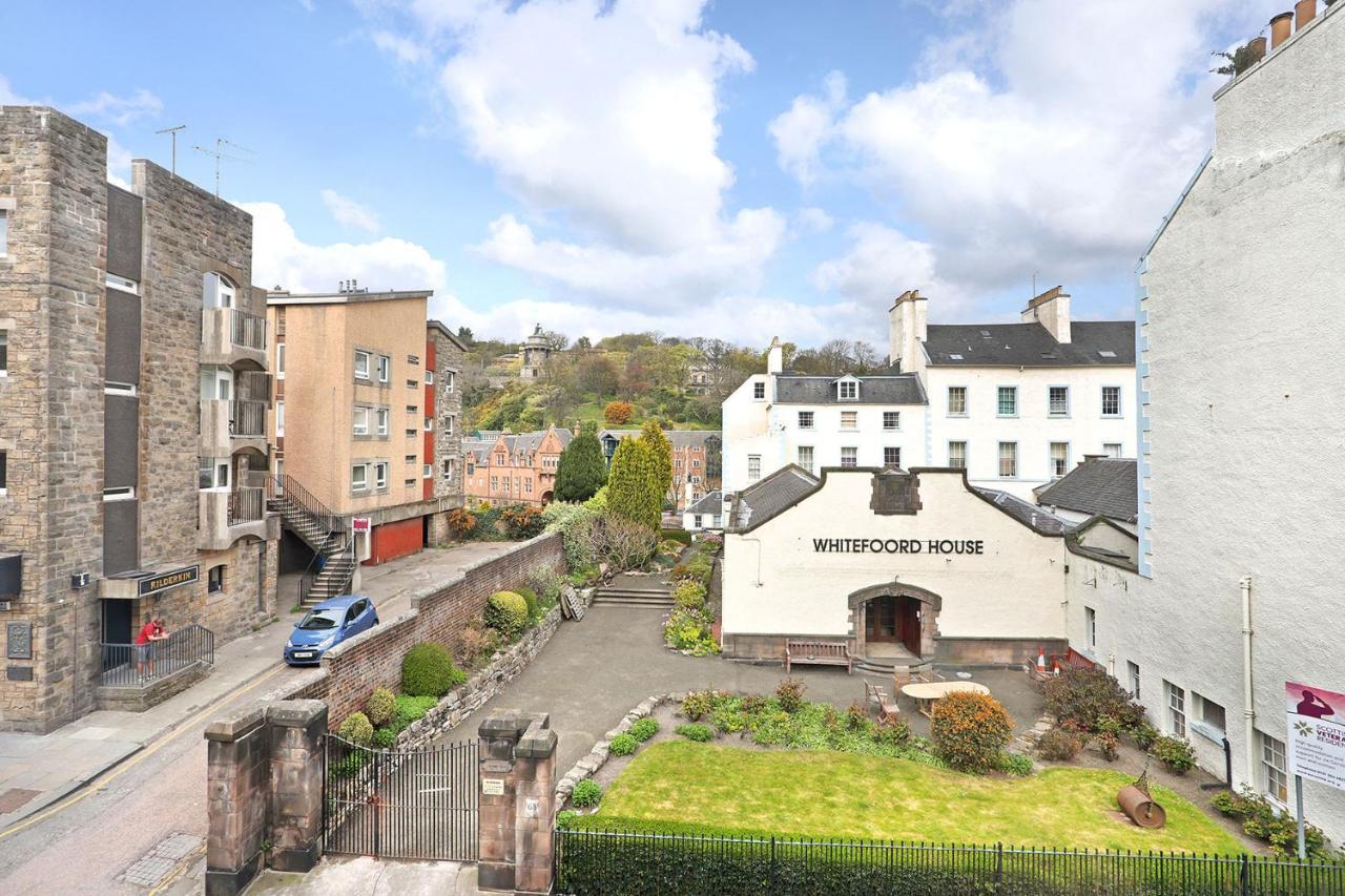 Joivy Contemporary Royal Mile Apartment With Balcony Edinburg Exteriör bild