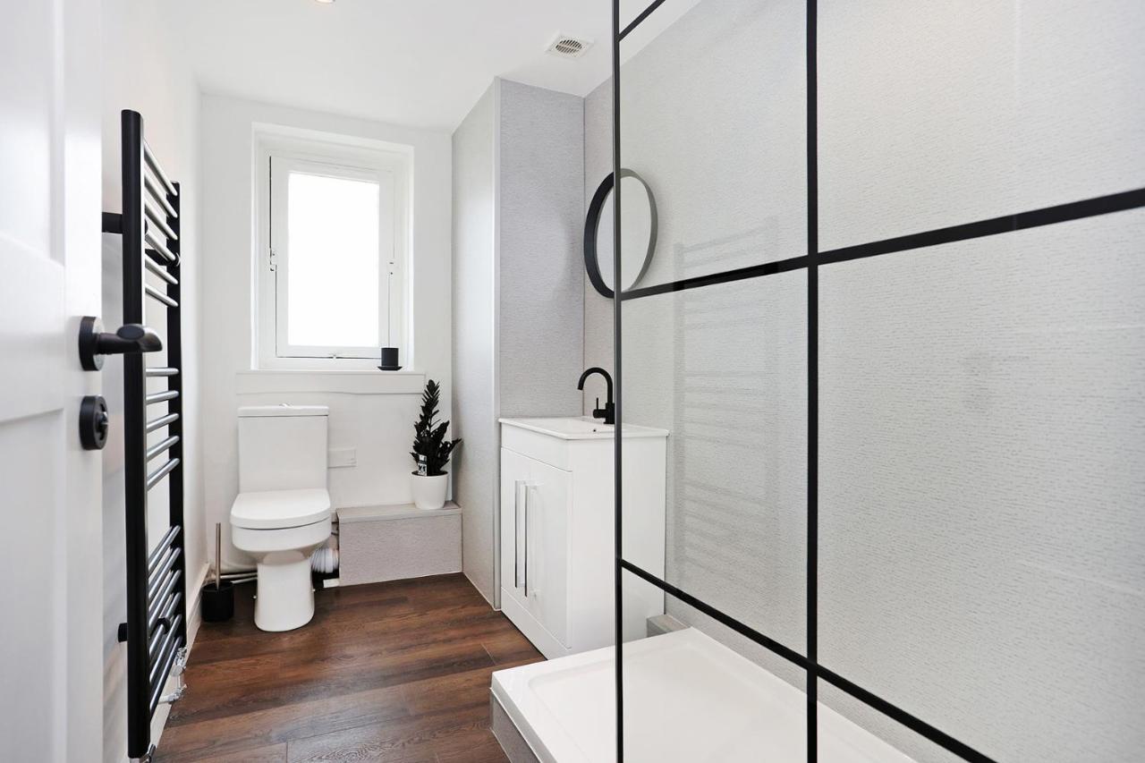 Joivy Contemporary Royal Mile Apartment With Balcony Edinburg Exteriör bild