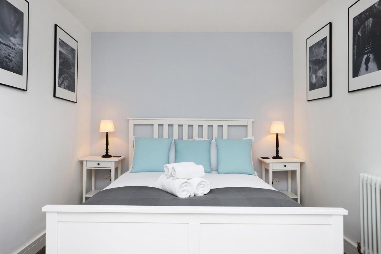 Joivy Contemporary Royal Mile Apartment With Balcony Edinburg Exteriör bild