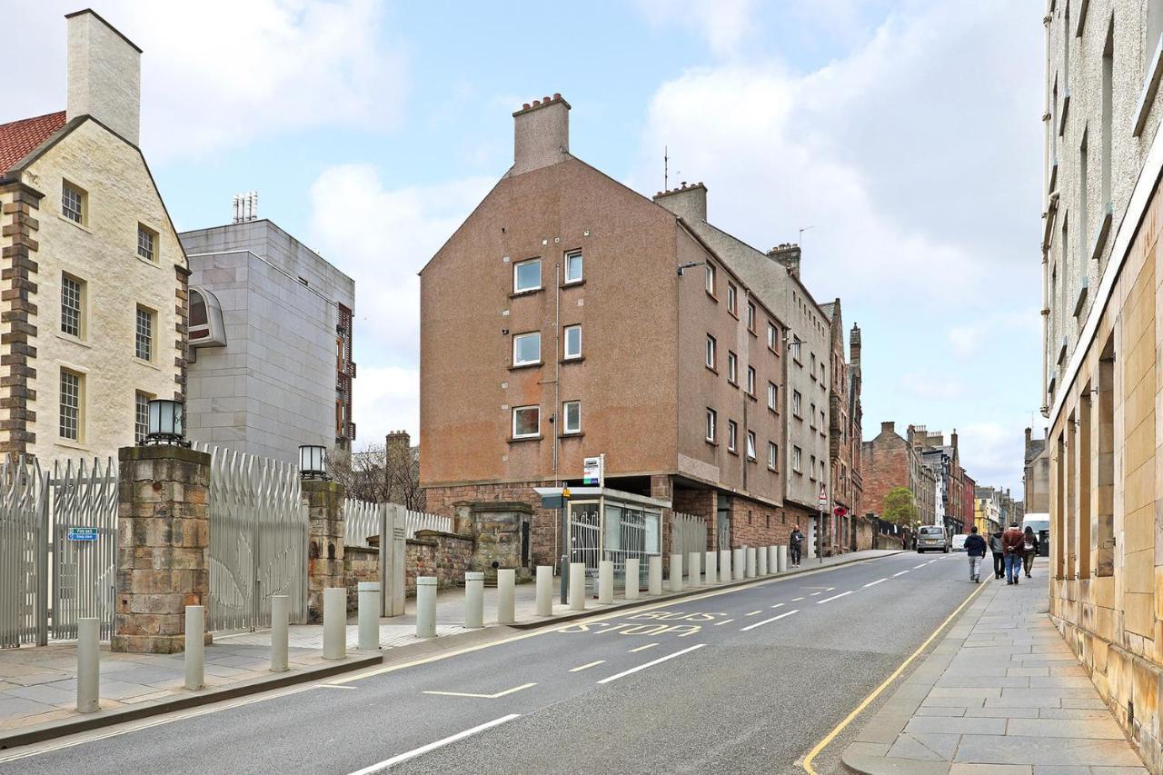 Joivy Contemporary Royal Mile Apartment With Balcony Edinburg Exteriör bild