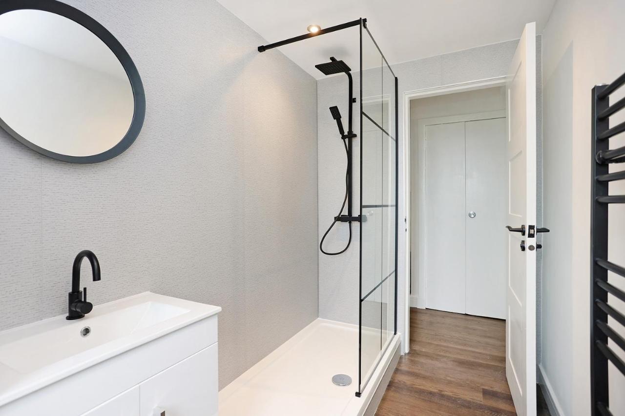 Joivy Contemporary Royal Mile Apartment With Balcony Edinburg Exteriör bild