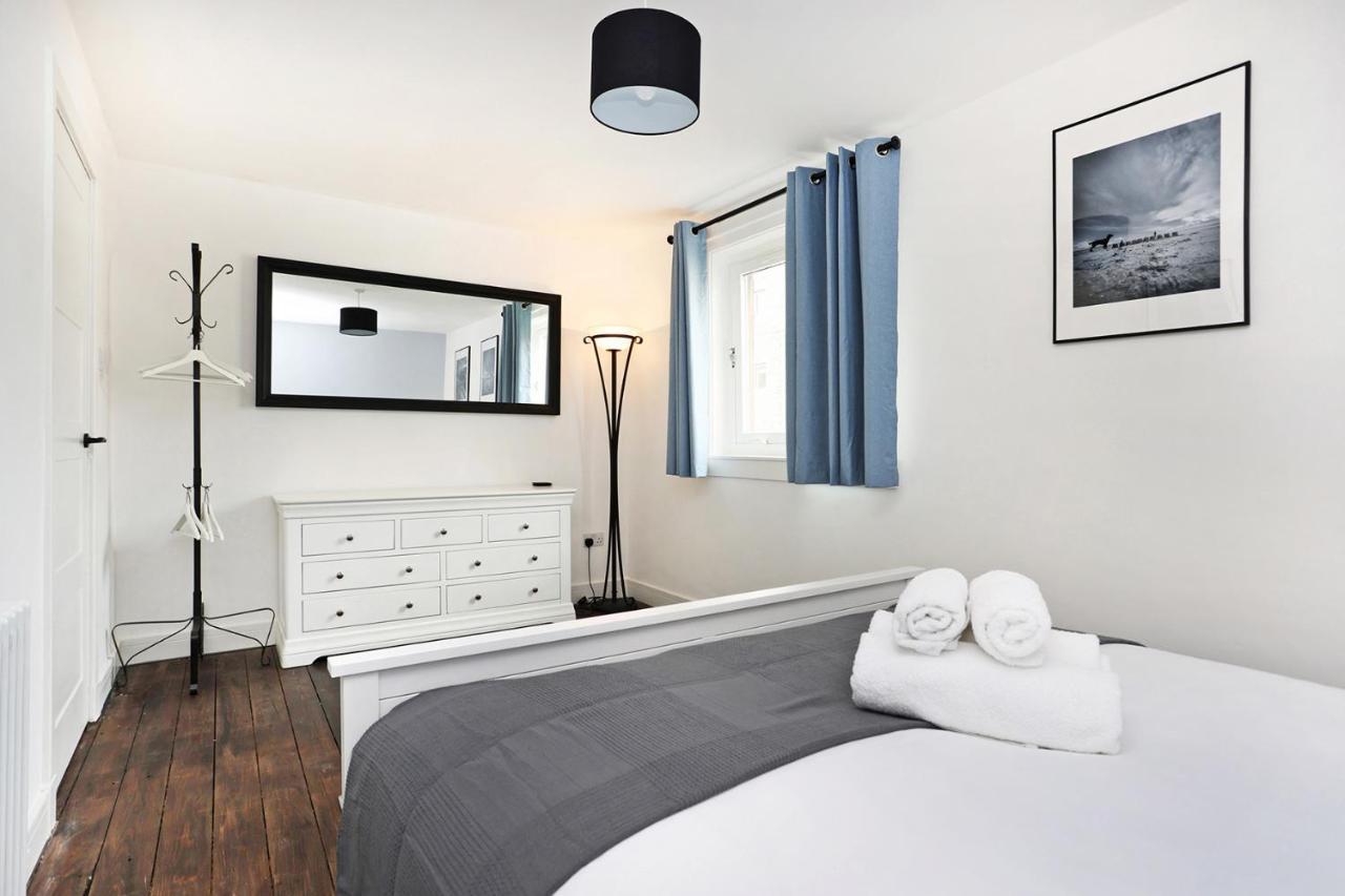 Joivy Contemporary Royal Mile Apartment With Balcony Edinburg Exteriör bild