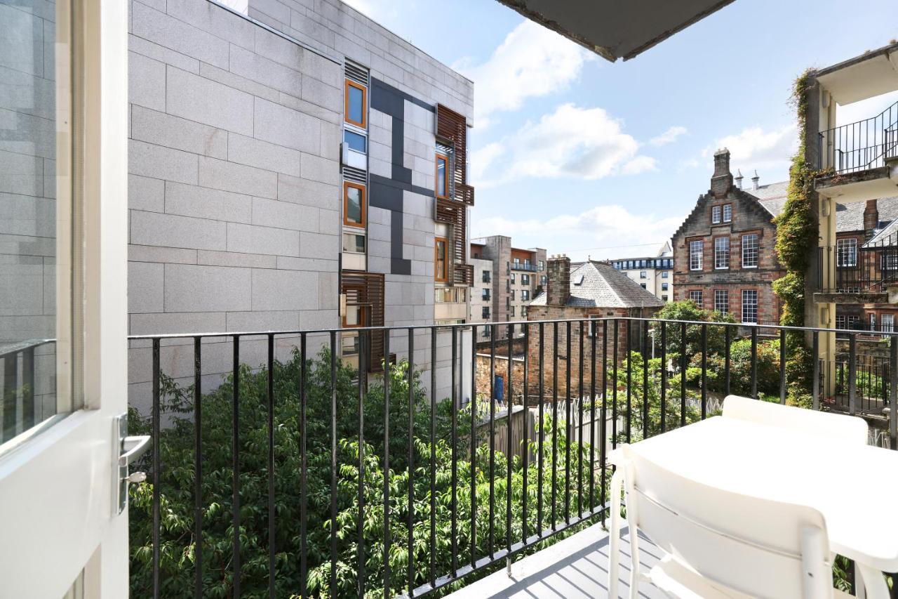 Joivy Contemporary Royal Mile Apartment With Balcony Edinburg Exteriör bild