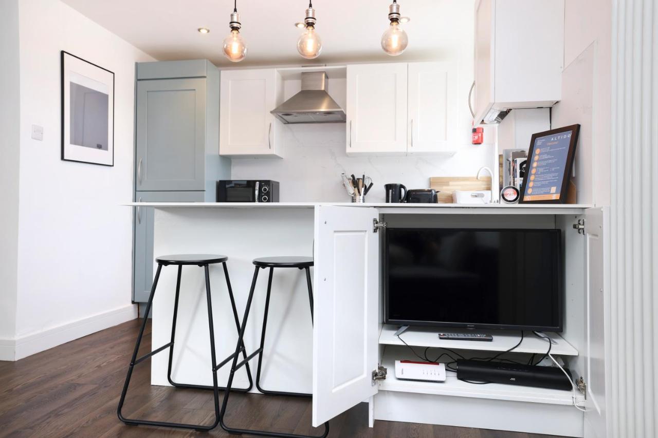 Joivy Contemporary Royal Mile Apartment With Balcony Edinburg Exteriör bild